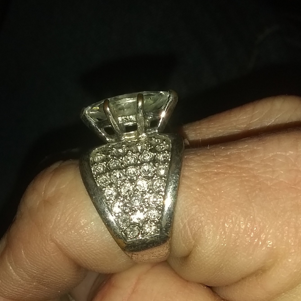 Beautiful ring - Picture 3 of 6